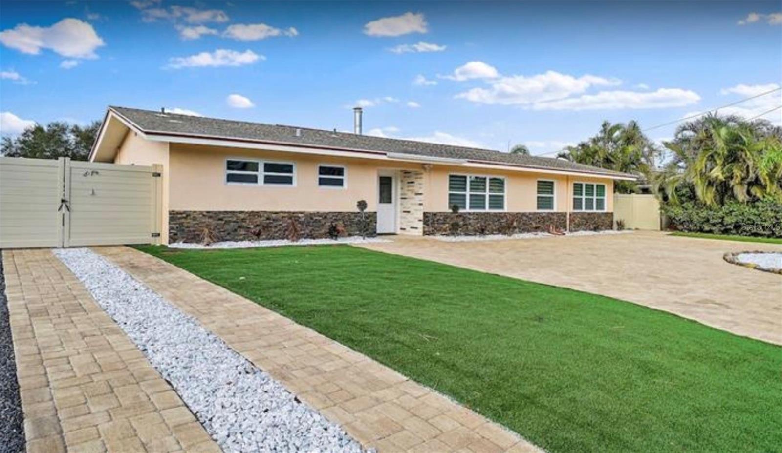 Image 2 of 30 For 245 78 Th Avenue N