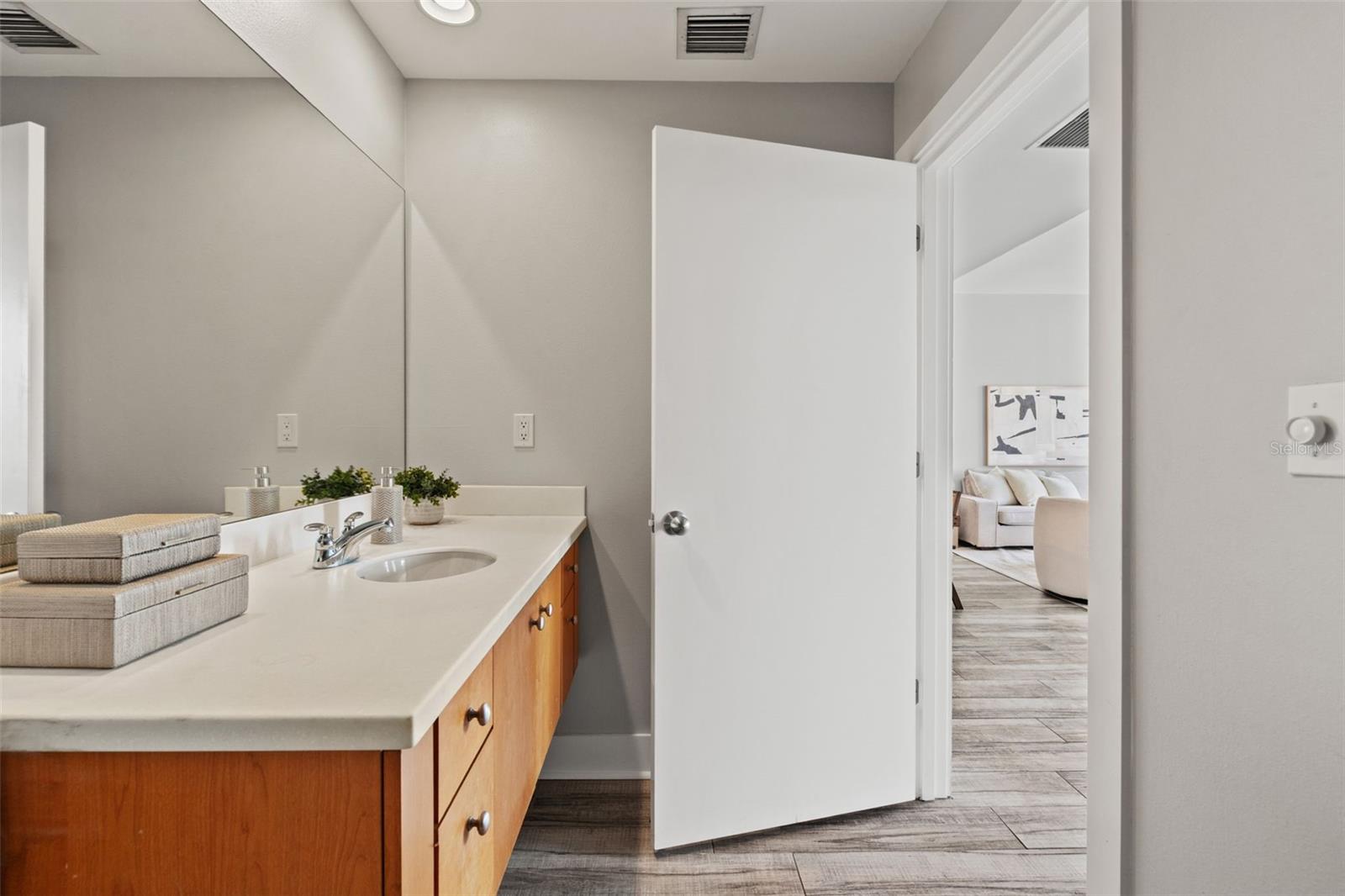 Image 20 of 47 For 1208 Kennedy Boulevard 1109