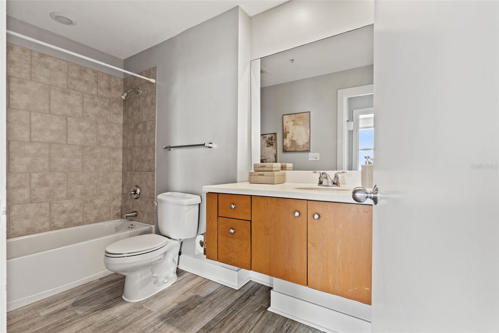 Image 21 of 47 For 1208 Kennedy Boulevard 1109