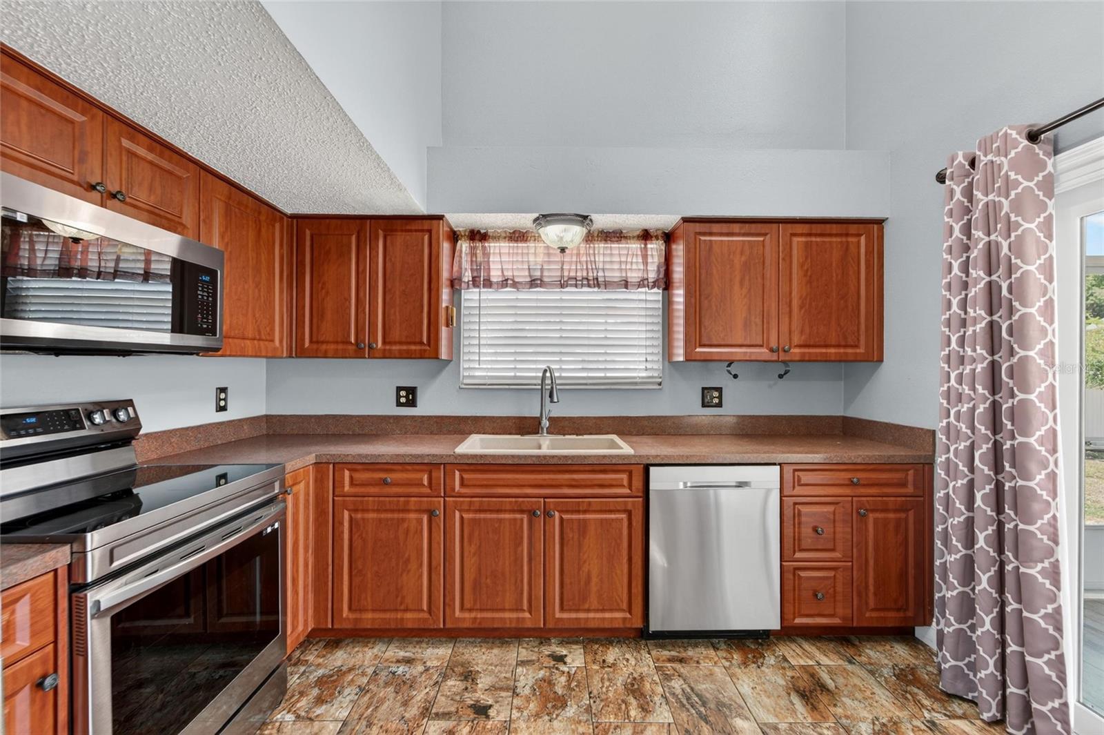 Image 2 of 66 For 601 Weathervane Court