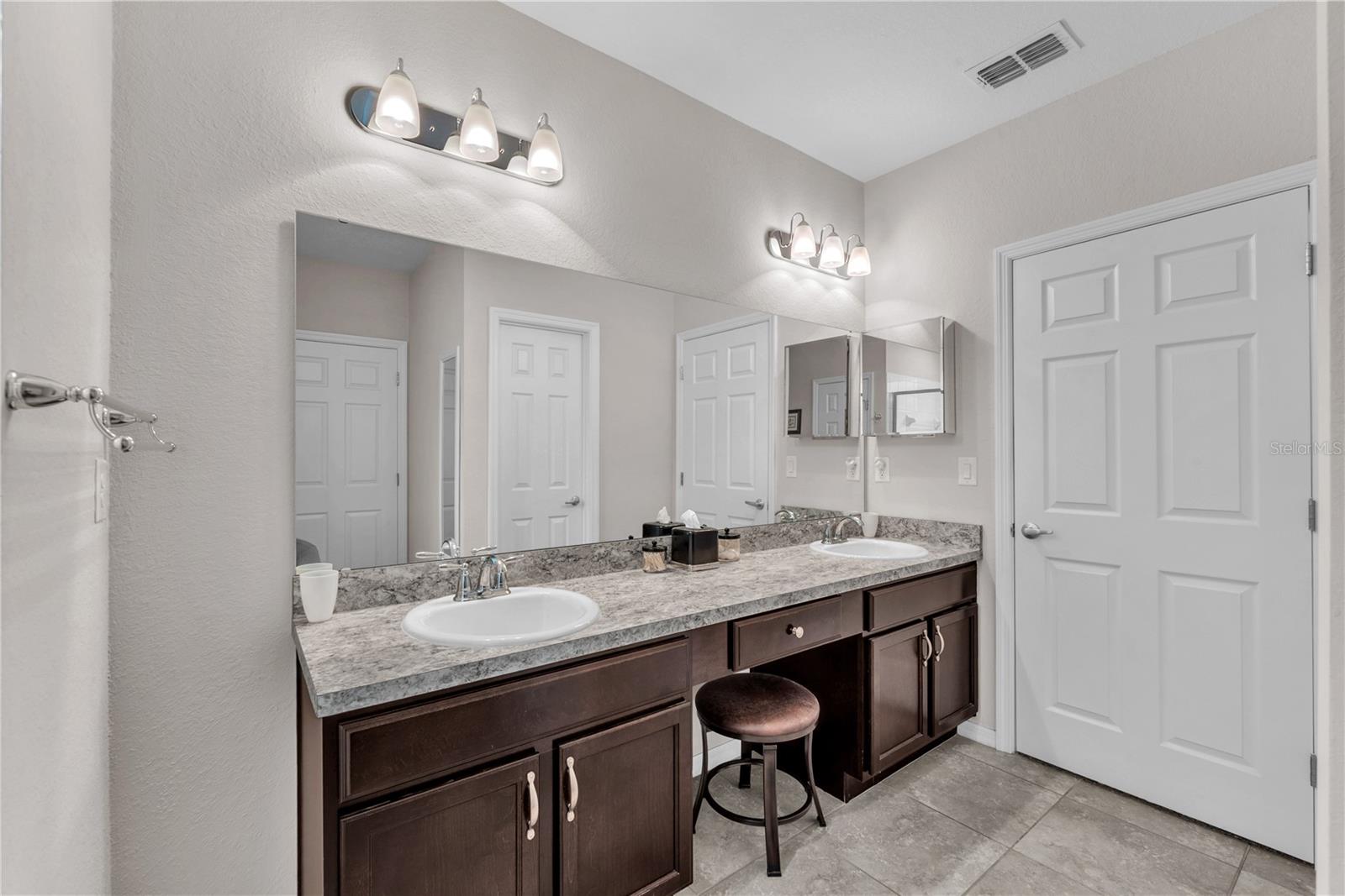 Image 13 of 34 For 5018 33rd Avenue E