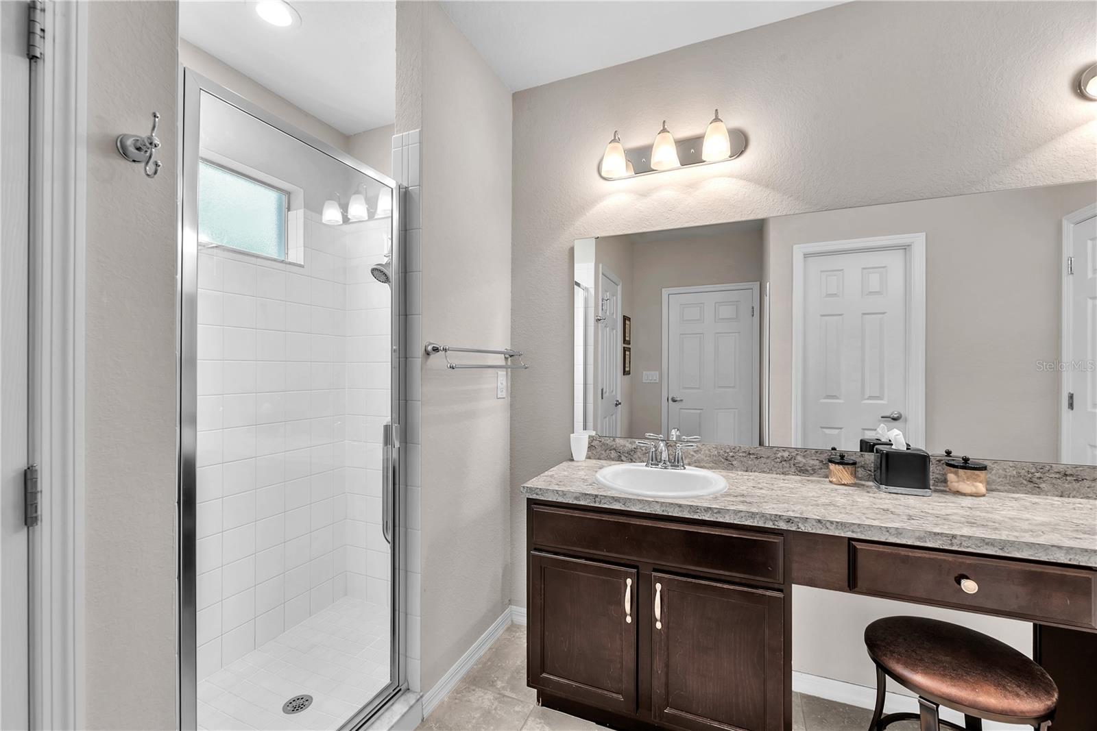 Image 14 of 34 For 5018 33rd Avenue E