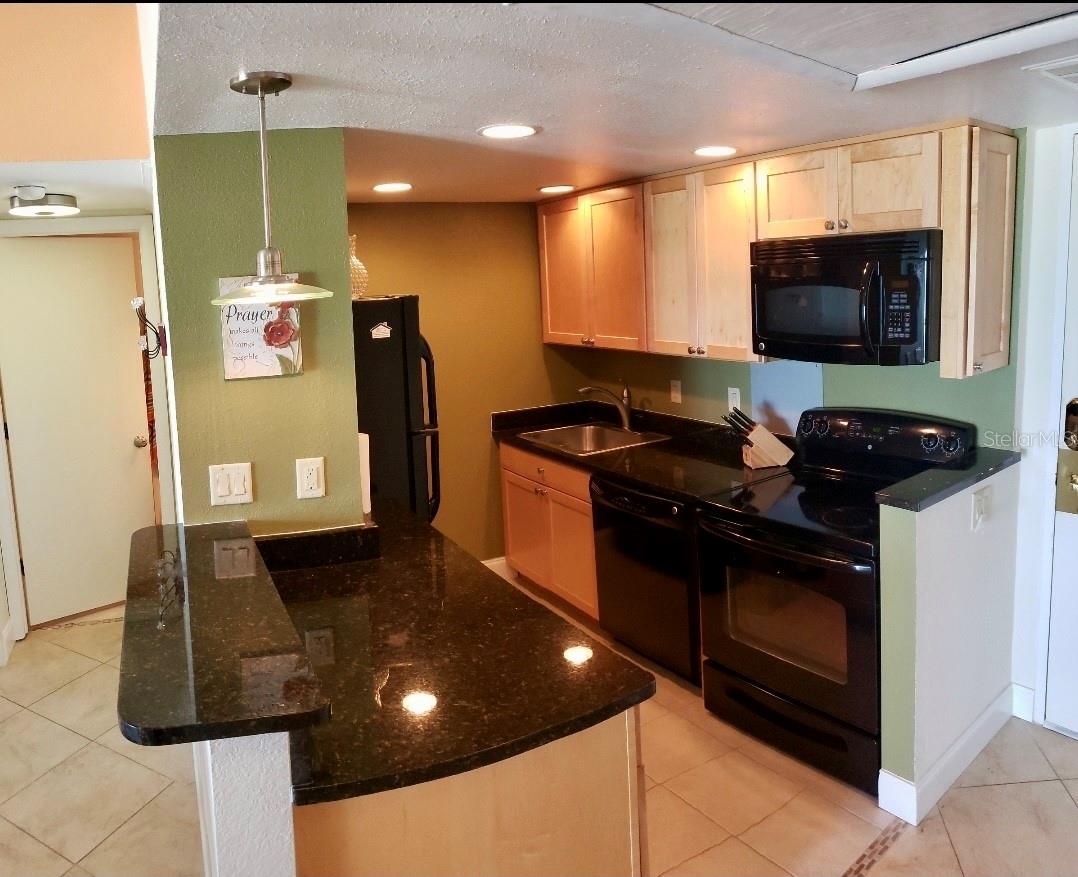 Image 22 of 45 For 880 Mandalay Avenue S205