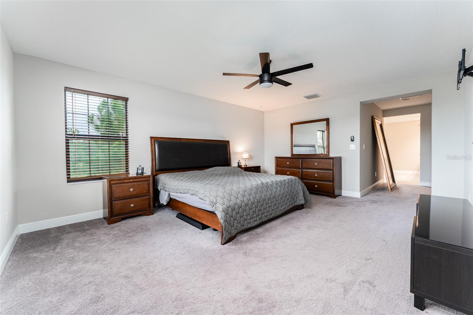 Image 19 of 49 For 14403 Woodland Spur Dr