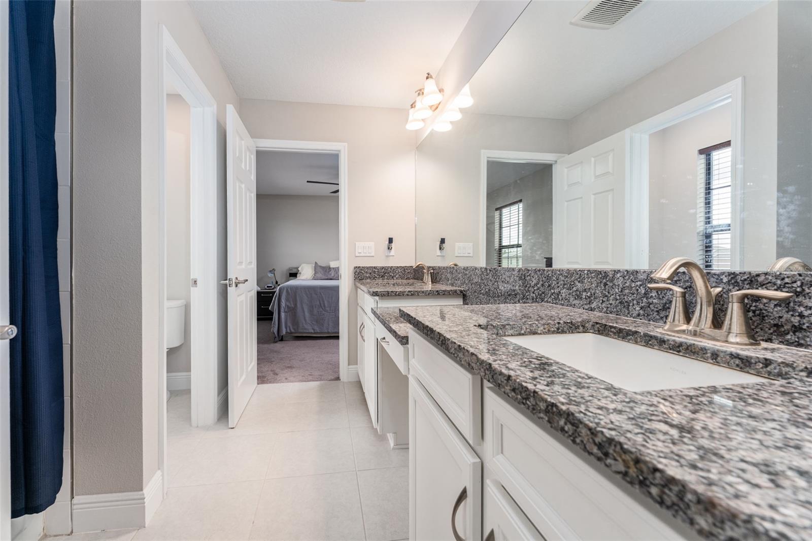 Image 25 of 49 For 14403 Woodland Spur Dr