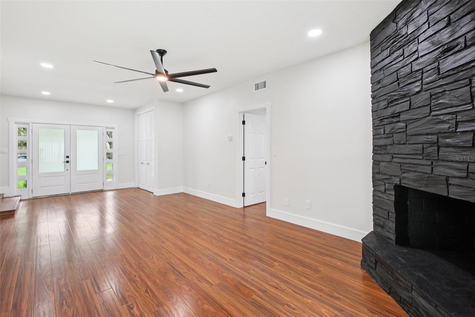 Image 18 of 72 For 226 Willowick Avenue