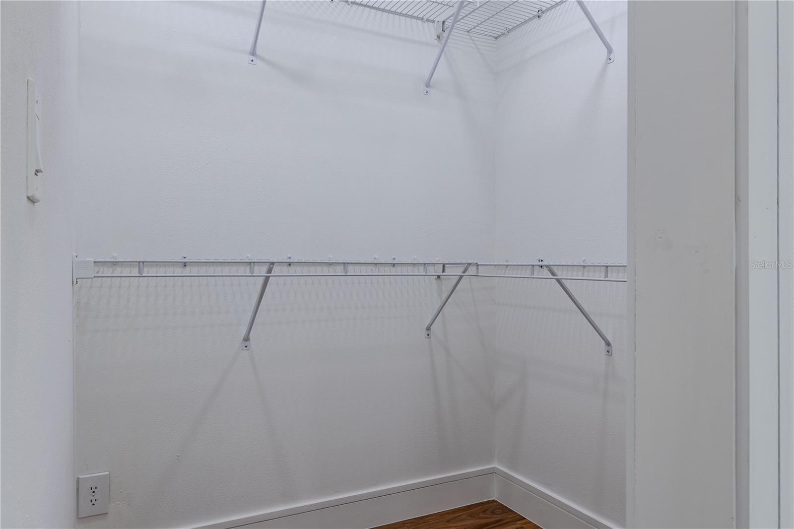 Image 28 of 72 For 226 Willowick Avenue