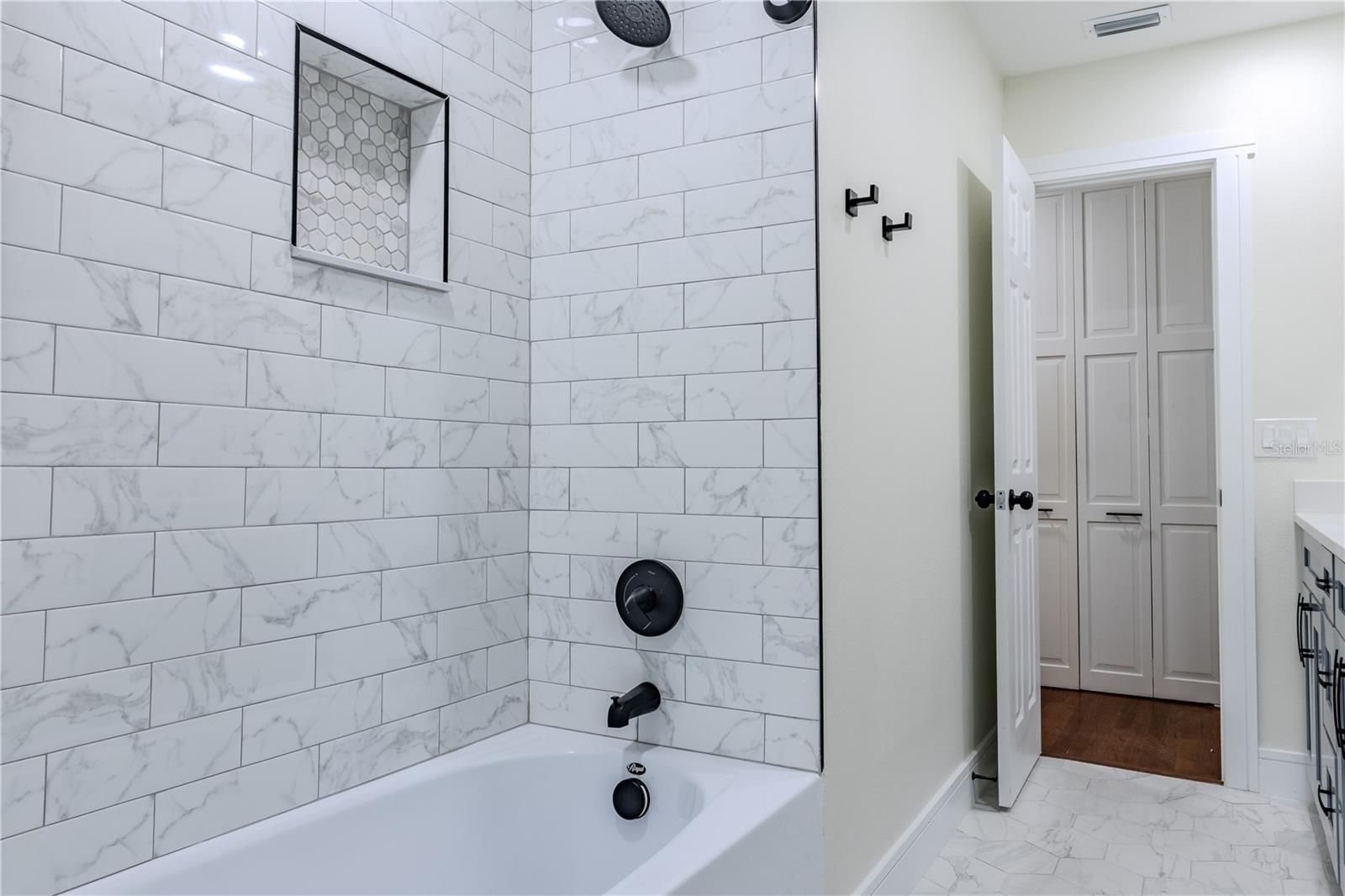 Image 43 of 72 For 226 Willowick Avenue