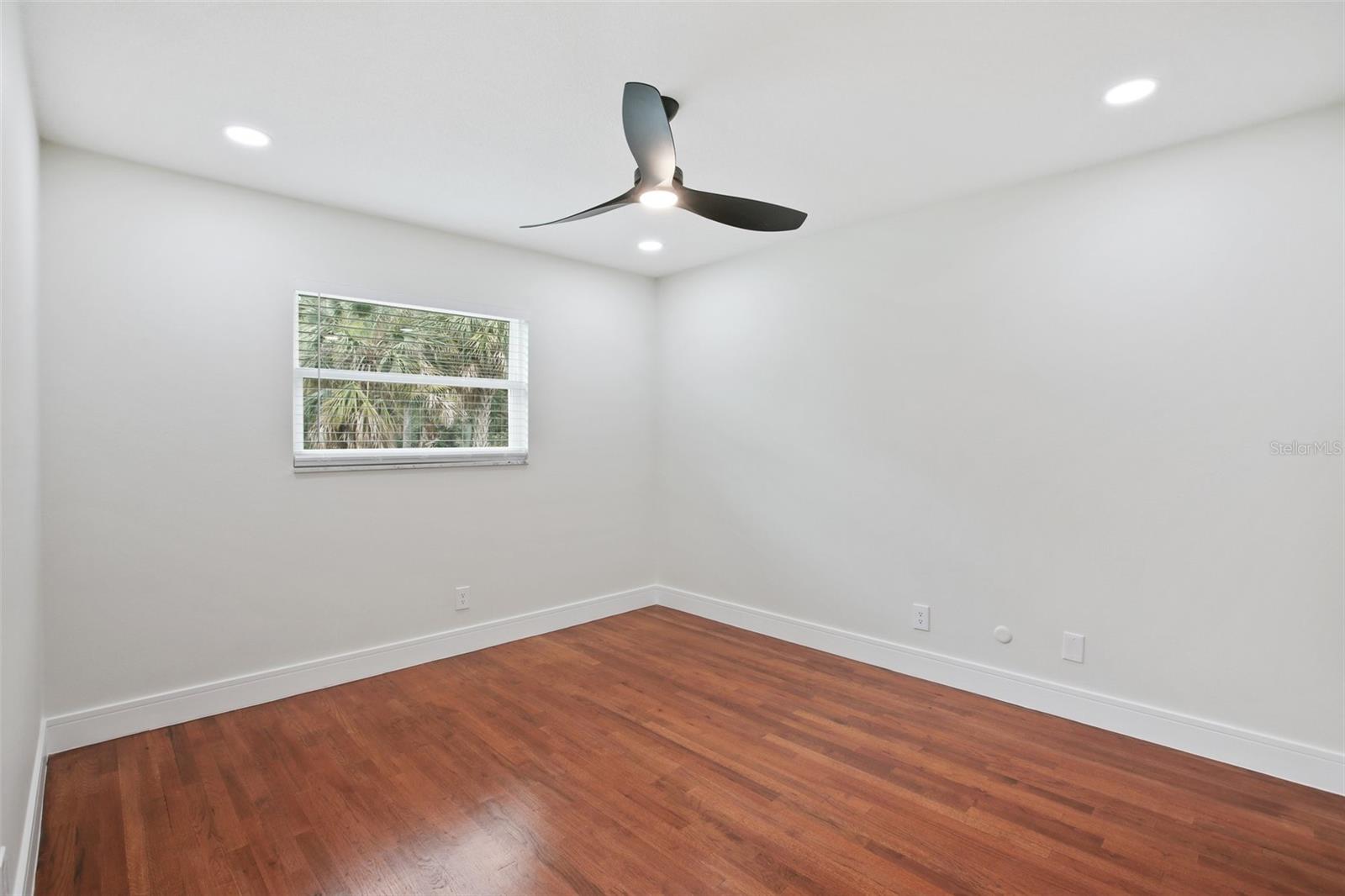 Image 46 of 72 For 226 Willowick Avenue