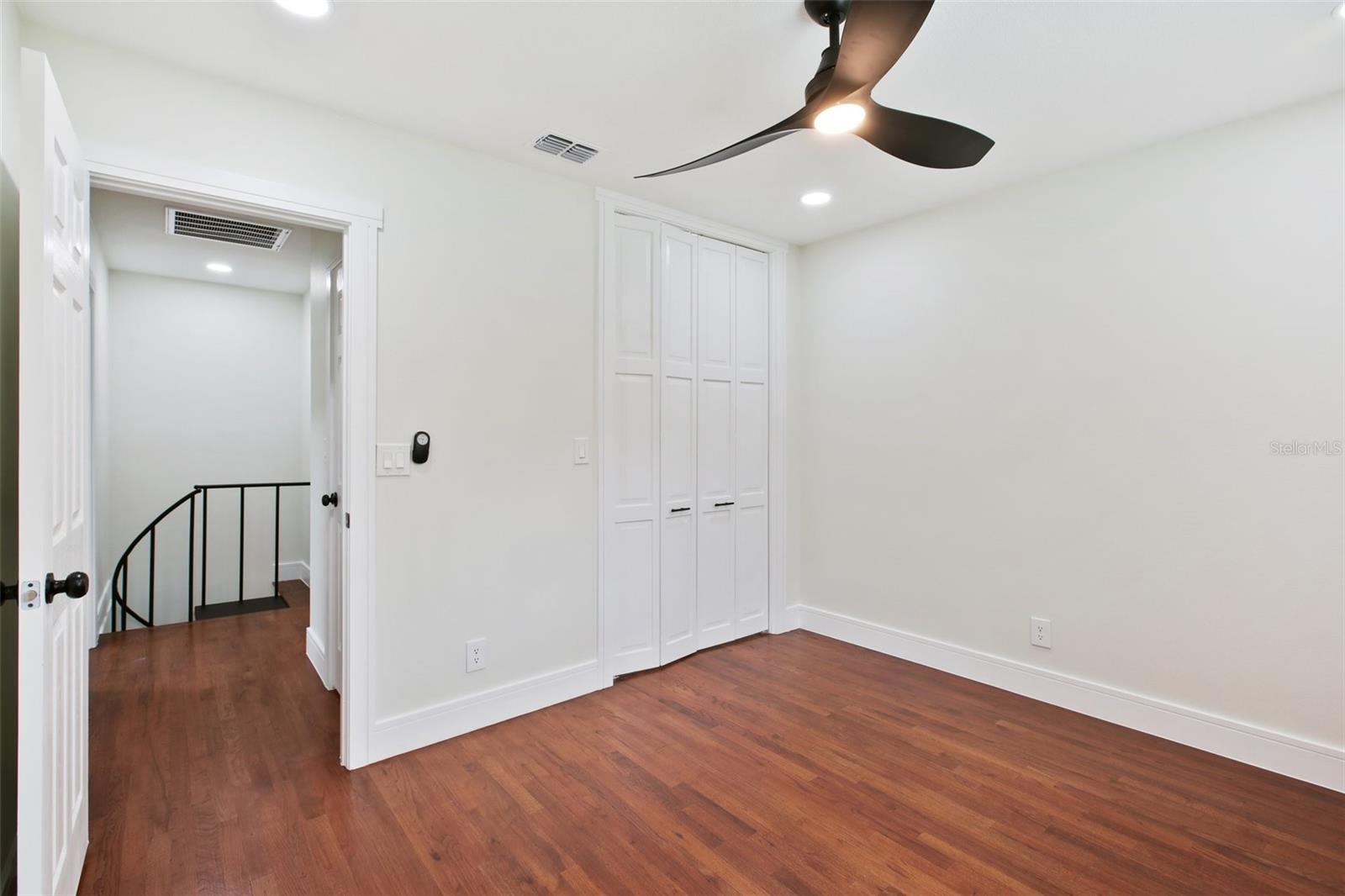 Image 49 of 72 For 226 Willowick Avenue