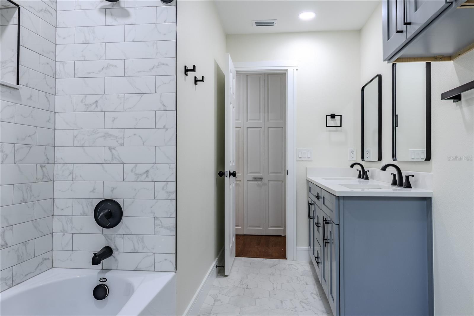 Image 51 of 72 For 226 Willowick Avenue