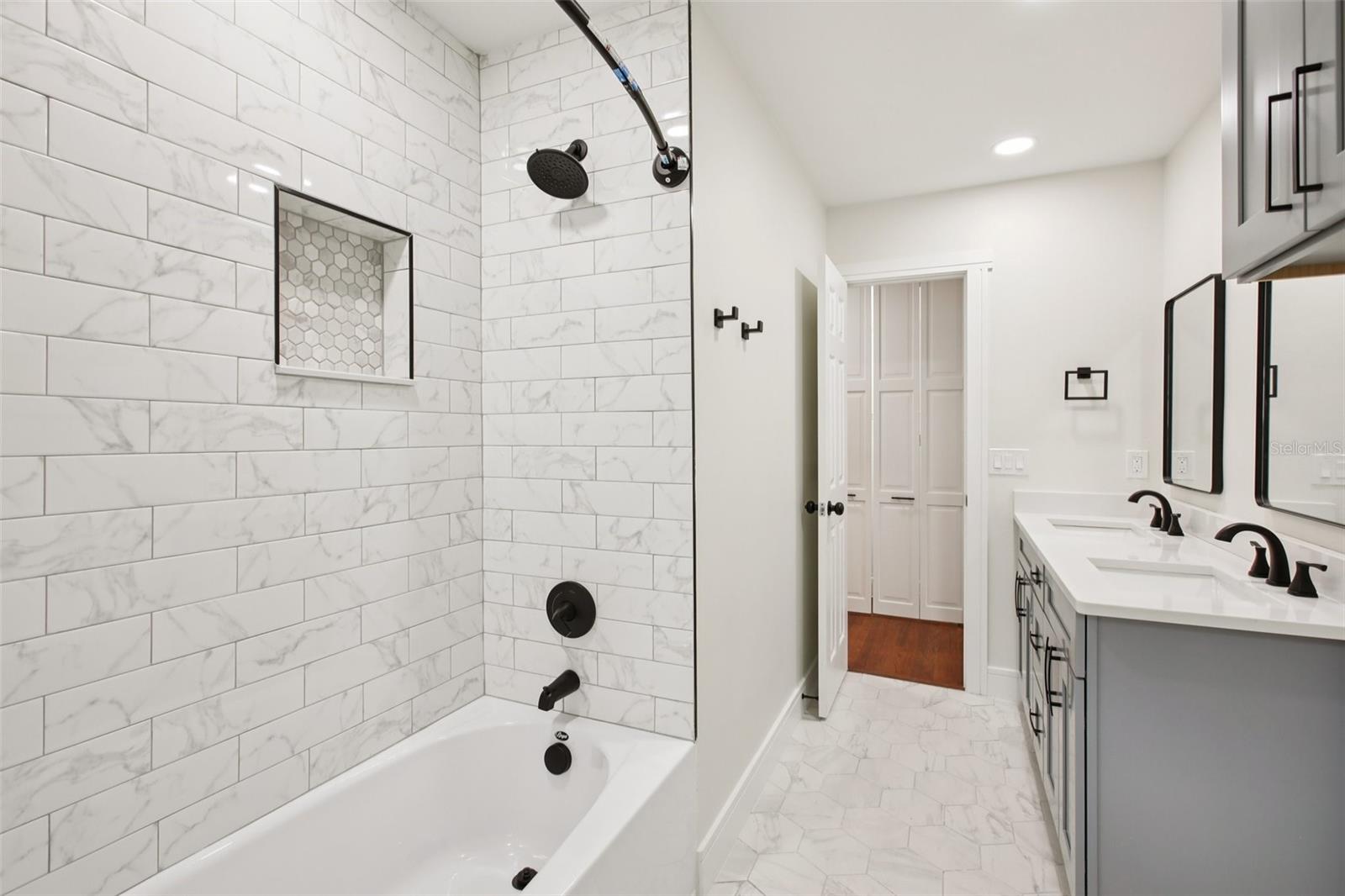 Image 53 of 72 For 226 Willowick Avenue