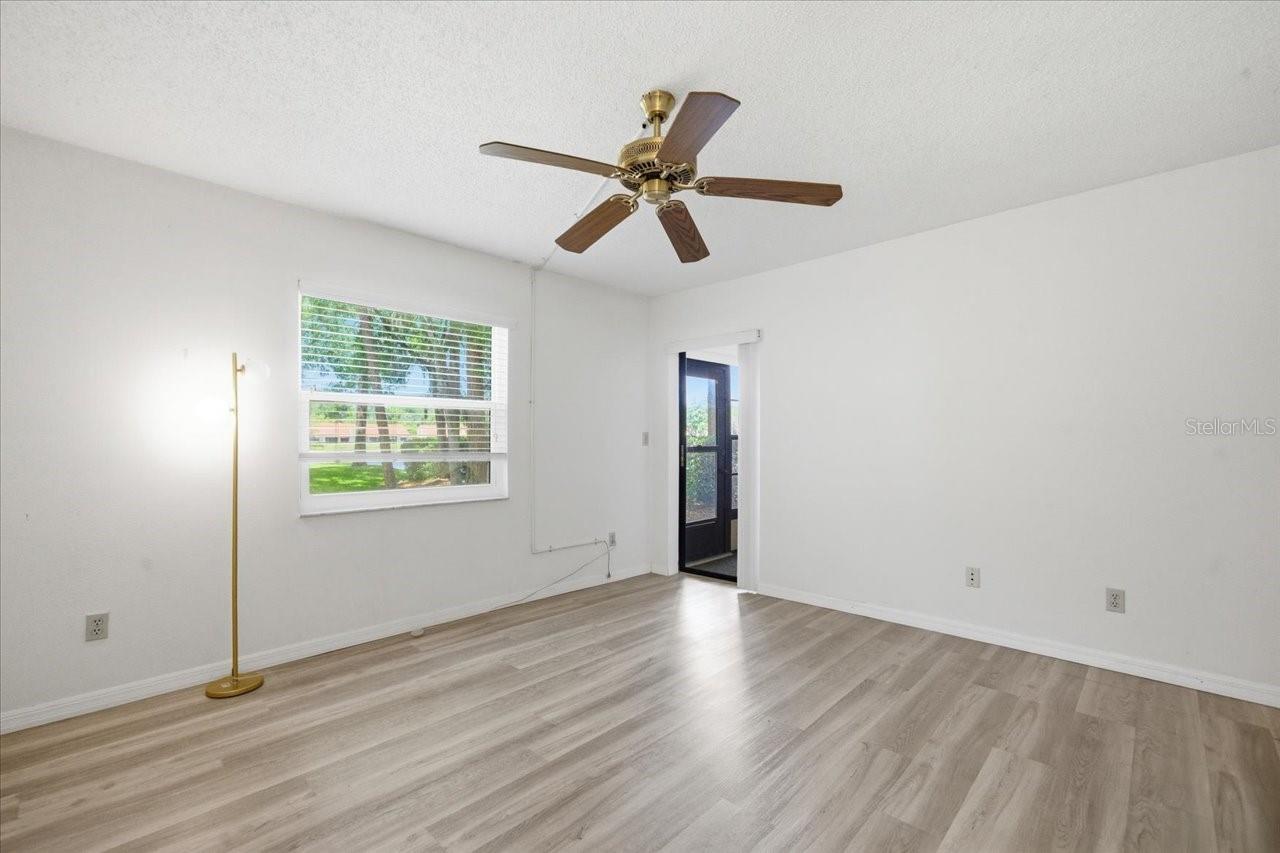 Image 19 of 38 For 3399 Mermoor Drive 101