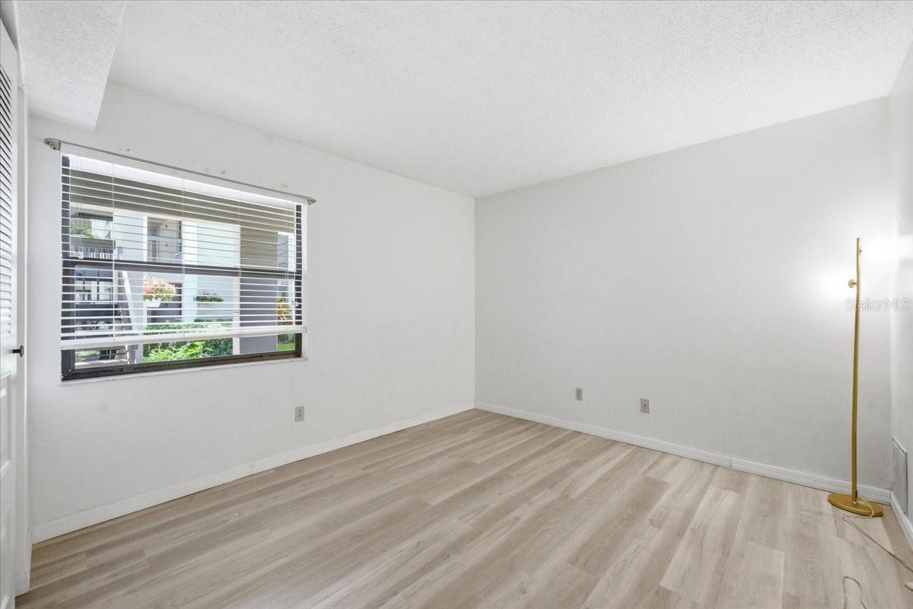 Image 23 of 38 For 3399 Mermoor Drive 101