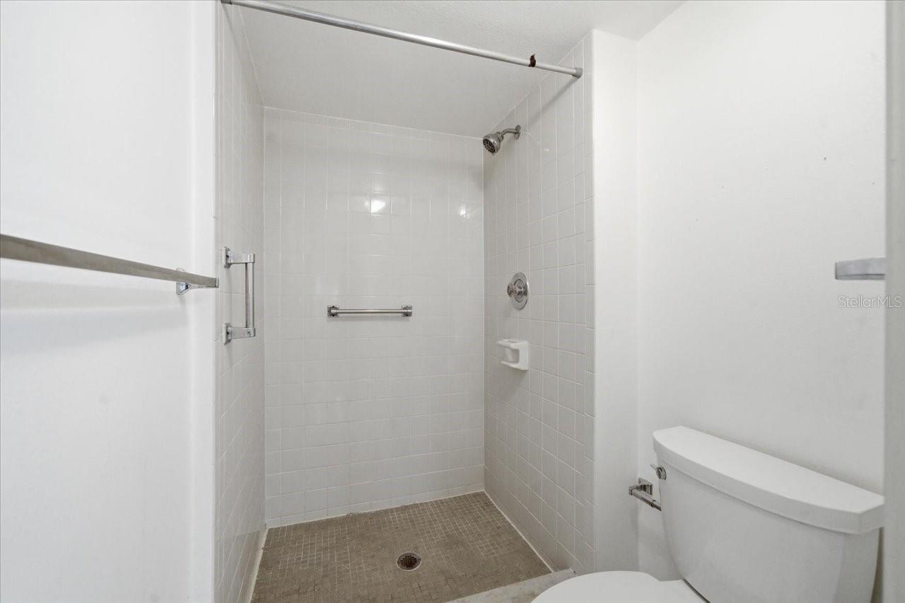 Image 25 of 38 For 3399 Mermoor Drive 101