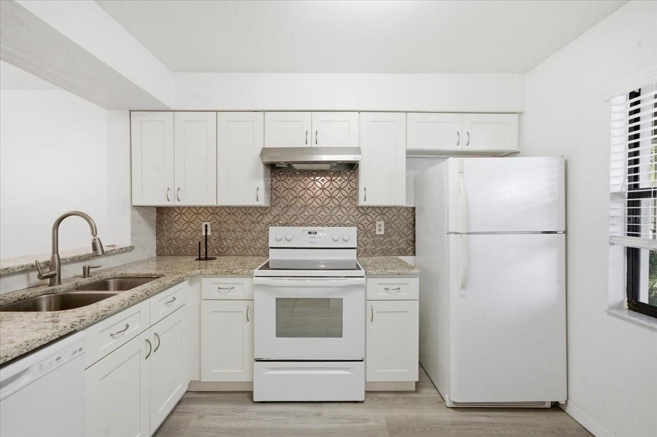 Image 5 of 38 For 3399 Mermoor Drive 101