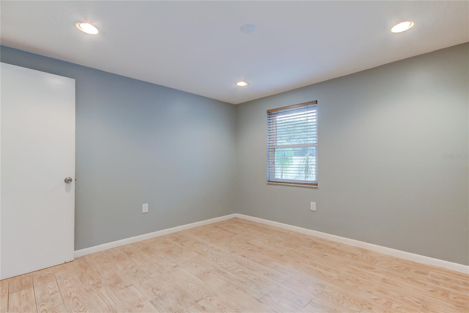 Image 11 of 13 For 2925 Tyson Avenue