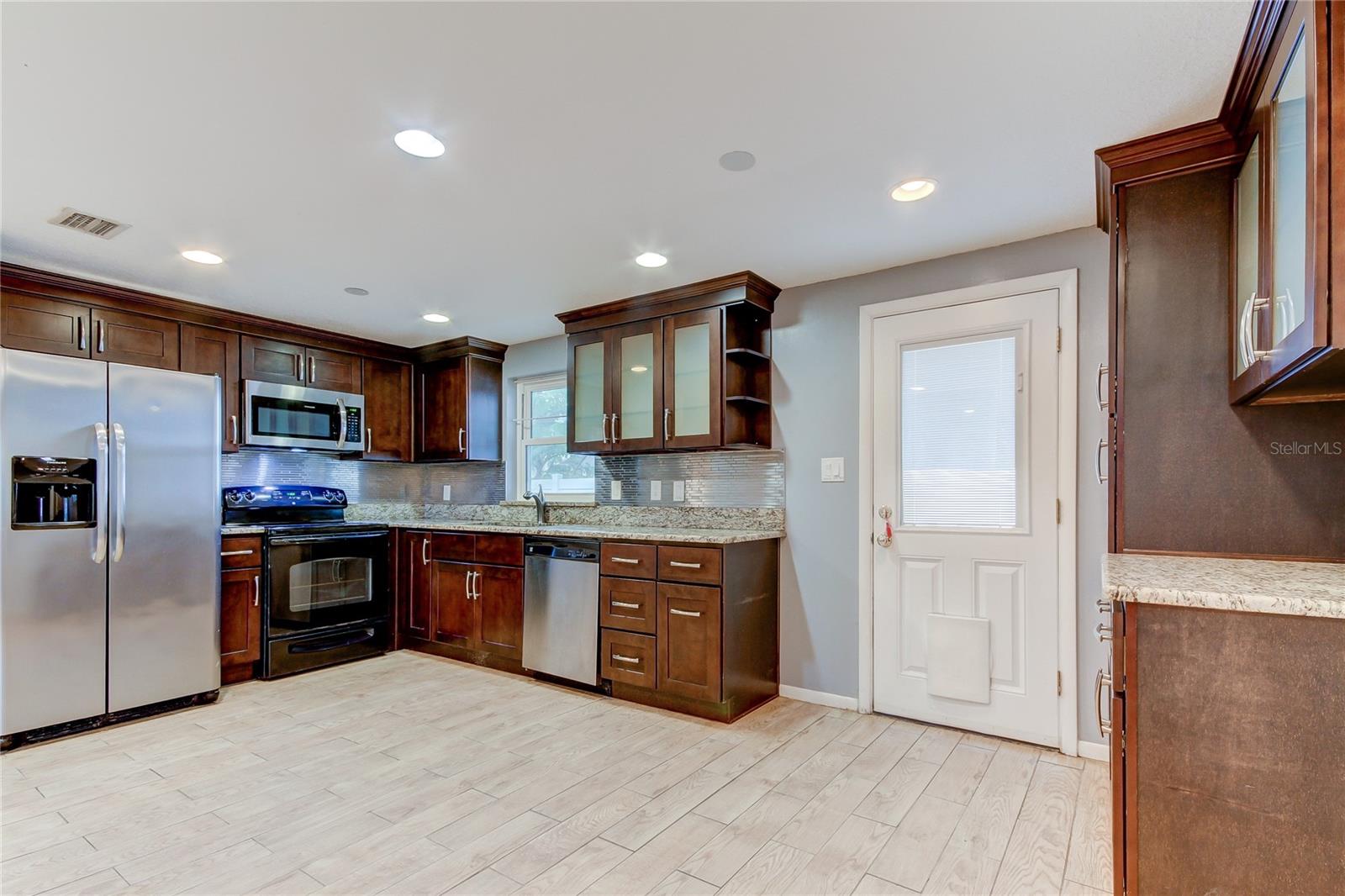 Image 6 of 13 For 2925 Tyson Avenue