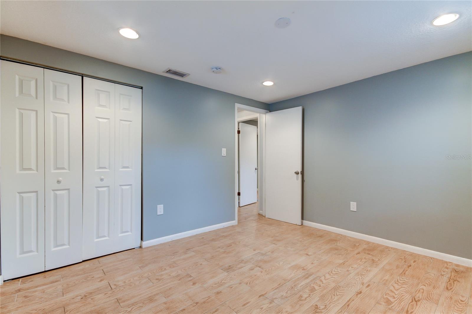 Image 7 of 13 For 2925 Tyson Avenue