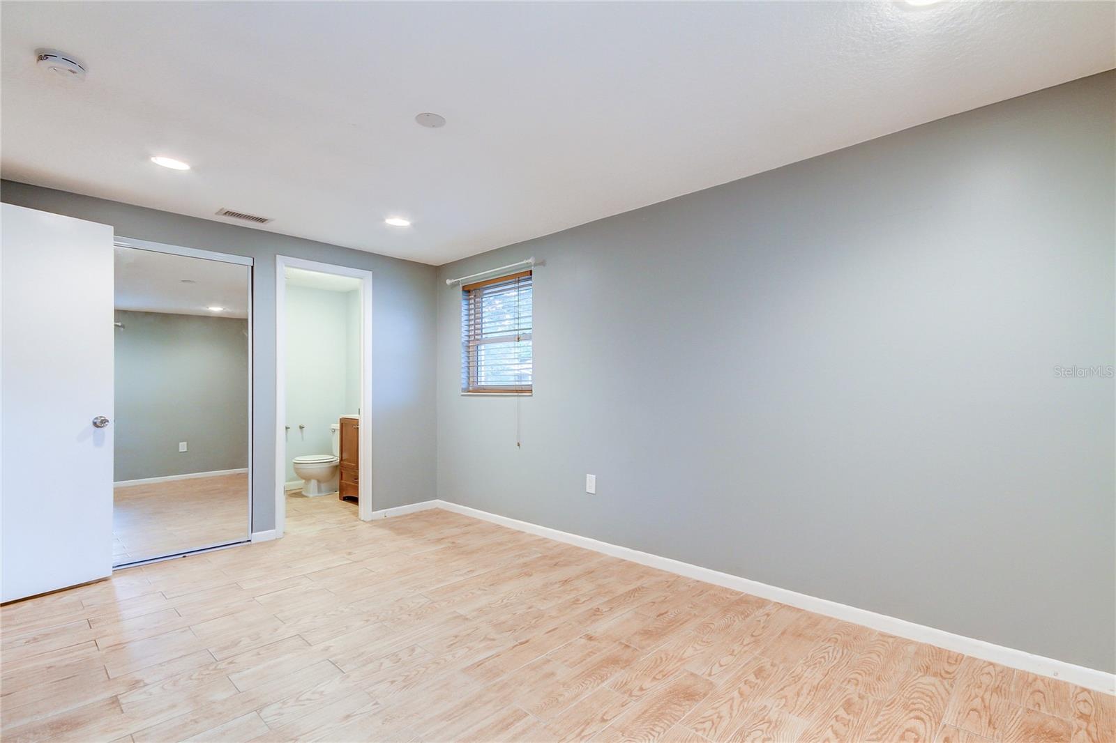 Image 8 of 13 For 2925 Tyson Avenue