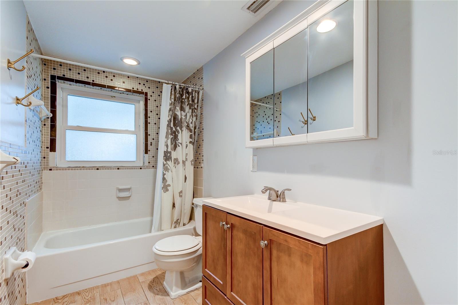 Image 9 of 13 For 2925 Tyson Avenue