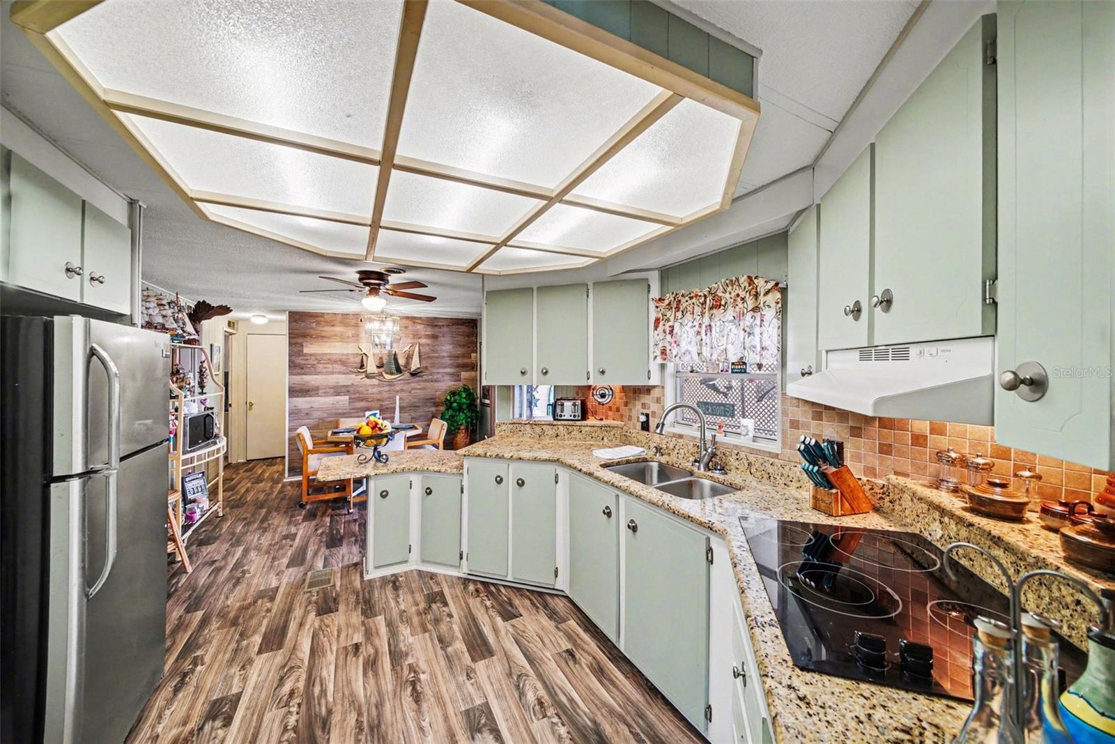 Image 10 of 33 For 12501 Ulmerton Road 33