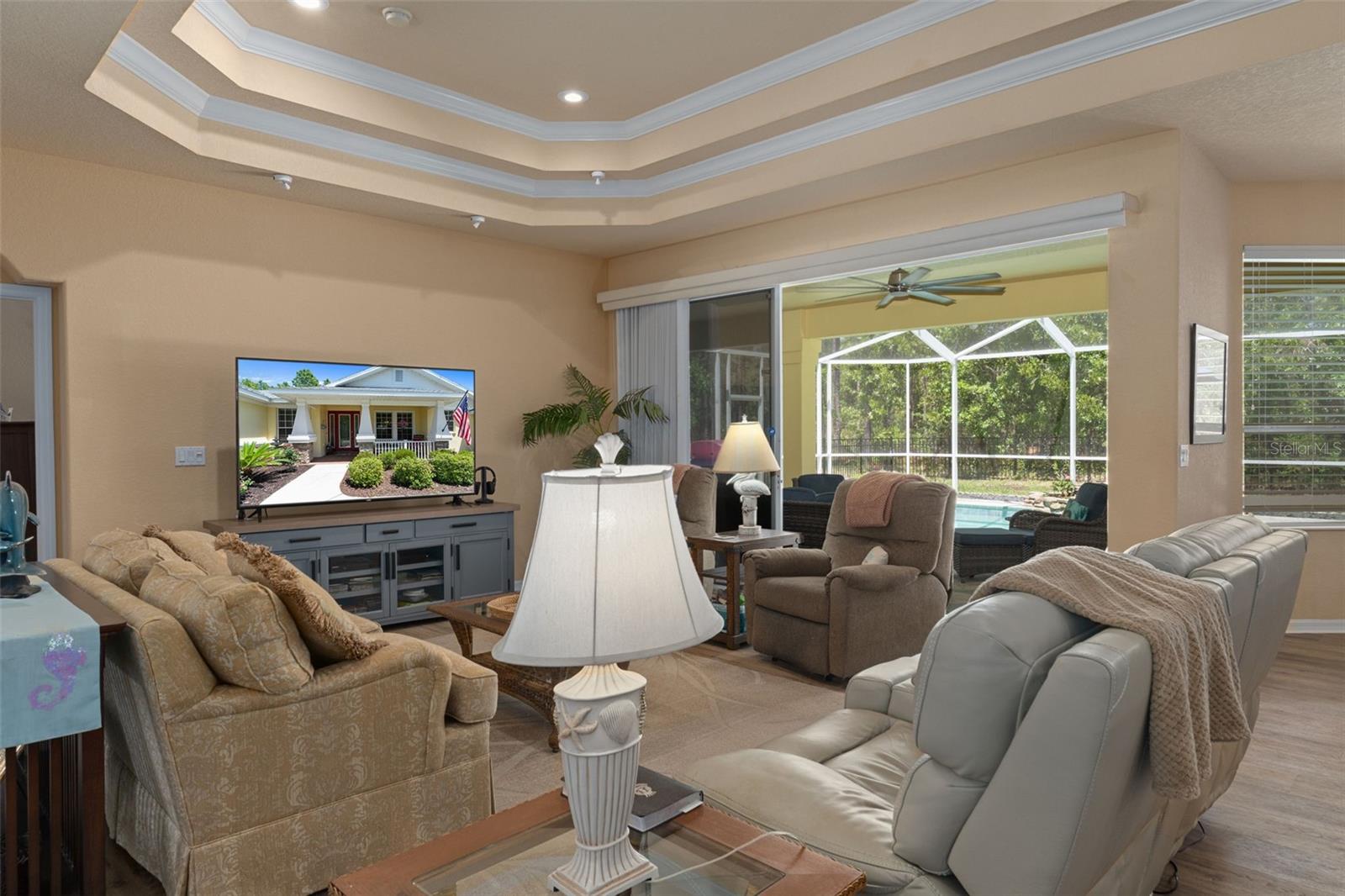 Image 12 of 75 For 102 Whitewood Street