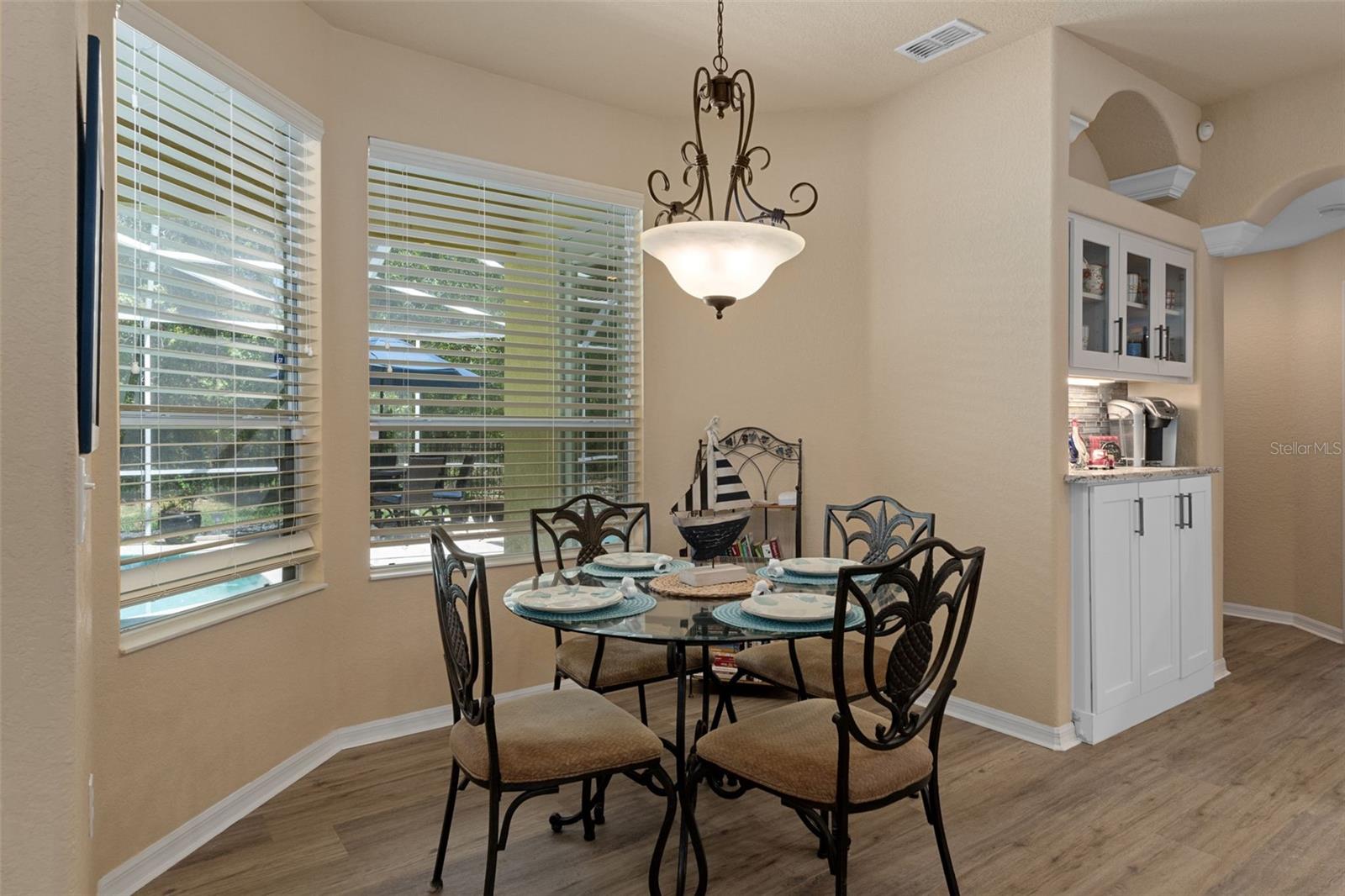 Image 15 of 75 For 102 Whitewood Street