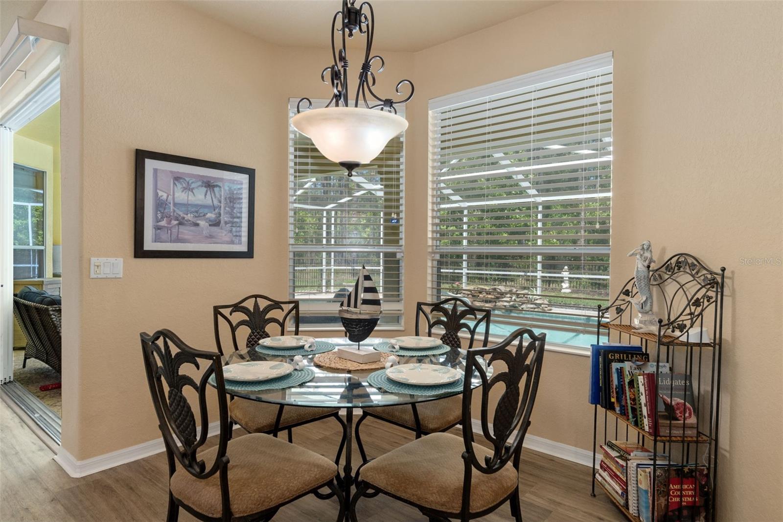 Image 16 of 75 For 102 Whitewood Street