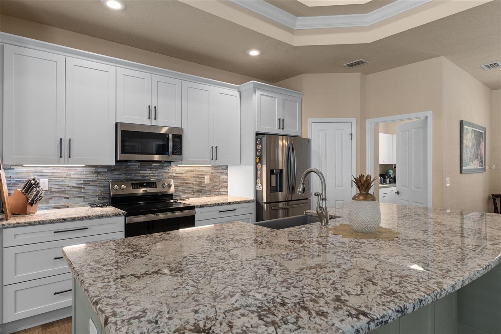 Image 17 of 75 For 102 Whitewood Street