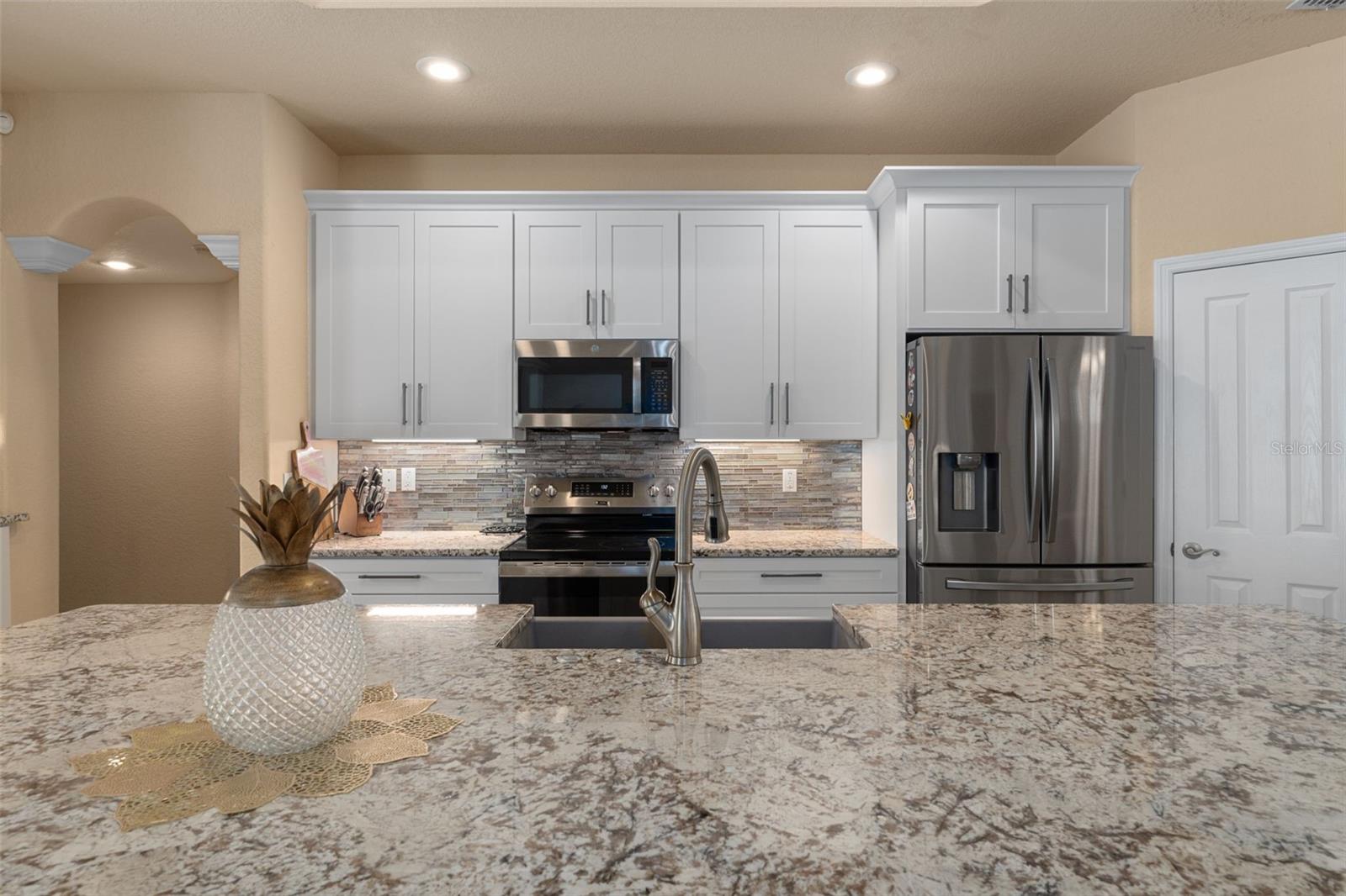 Image 18 of 75 For 102 Whitewood Street