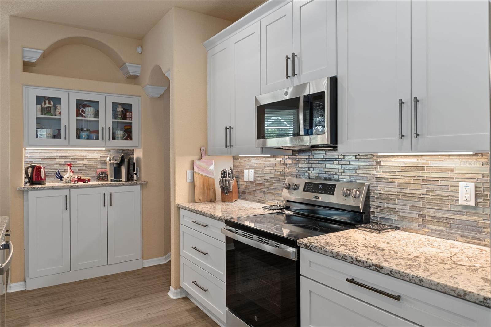 Image 21 of 75 For 102 Whitewood Street