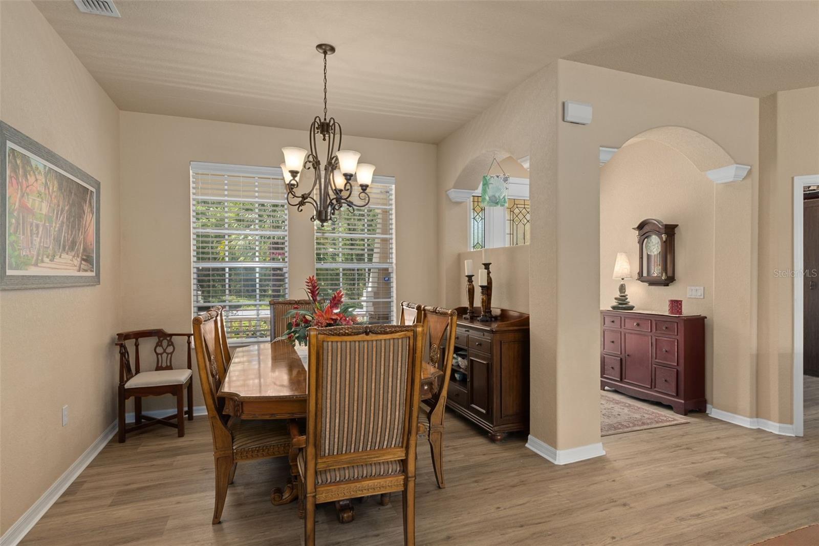 Image 23 of 75 For 102 Whitewood Street