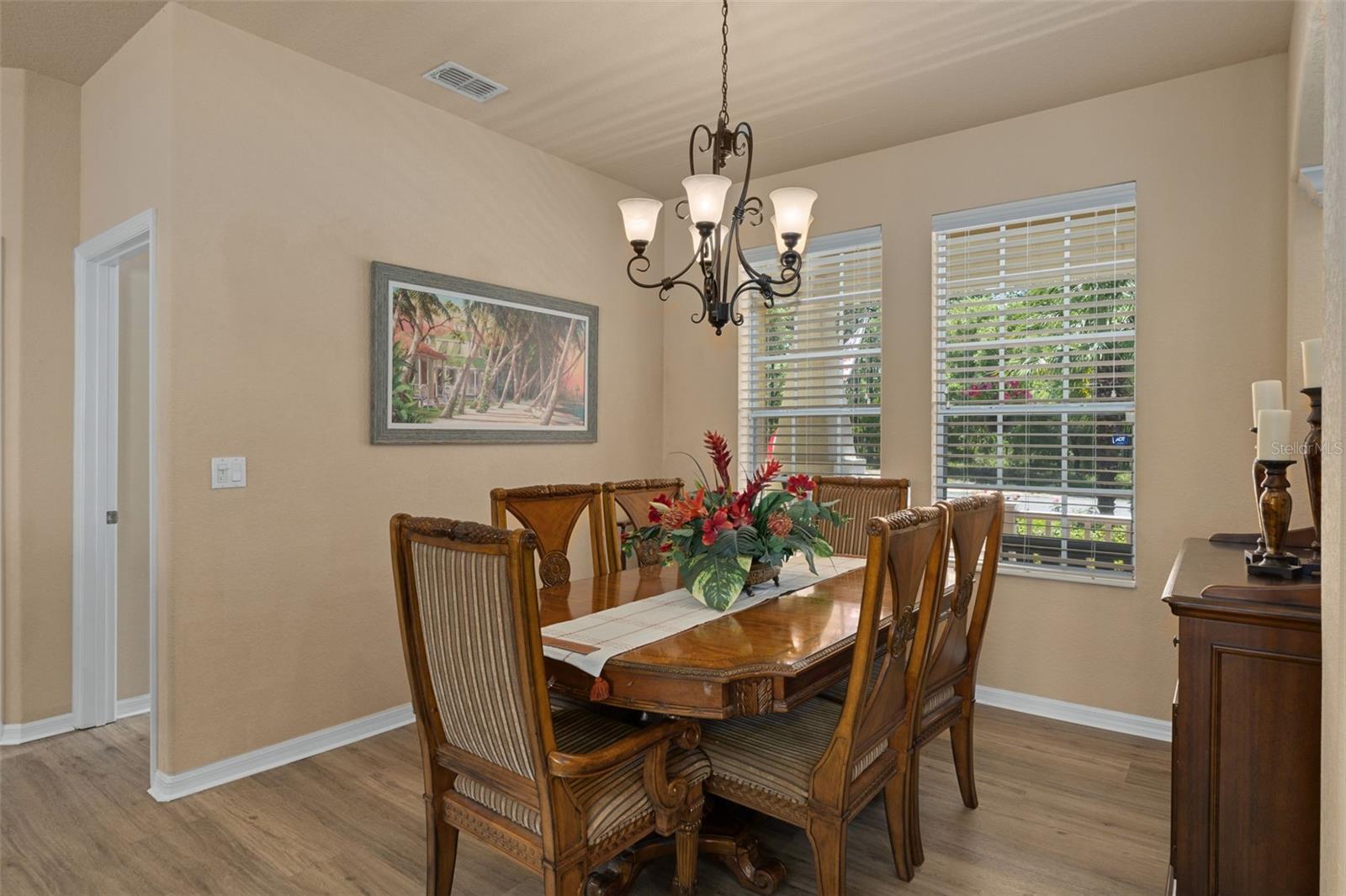 Image 24 of 75 For 102 Whitewood Street