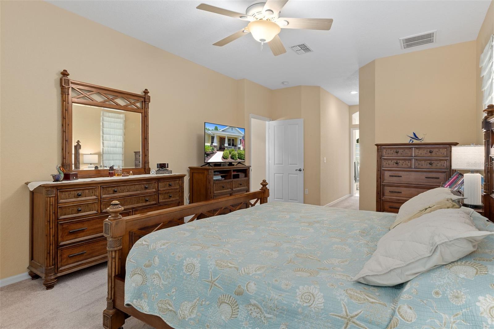 Image 28 of 75 For 102 Whitewood Street