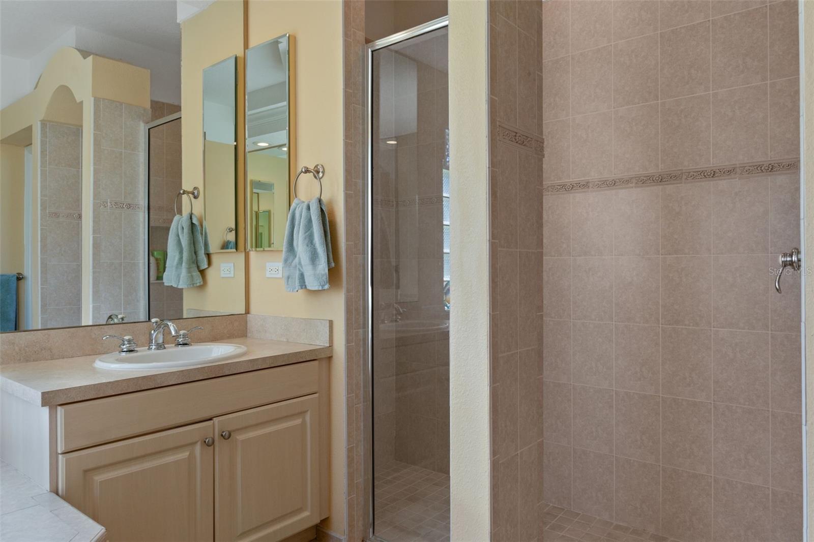 Image 33 of 75 For 102 Whitewood Street