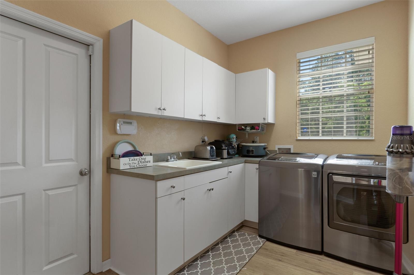 Image 49 of 75 For 102 Whitewood Street