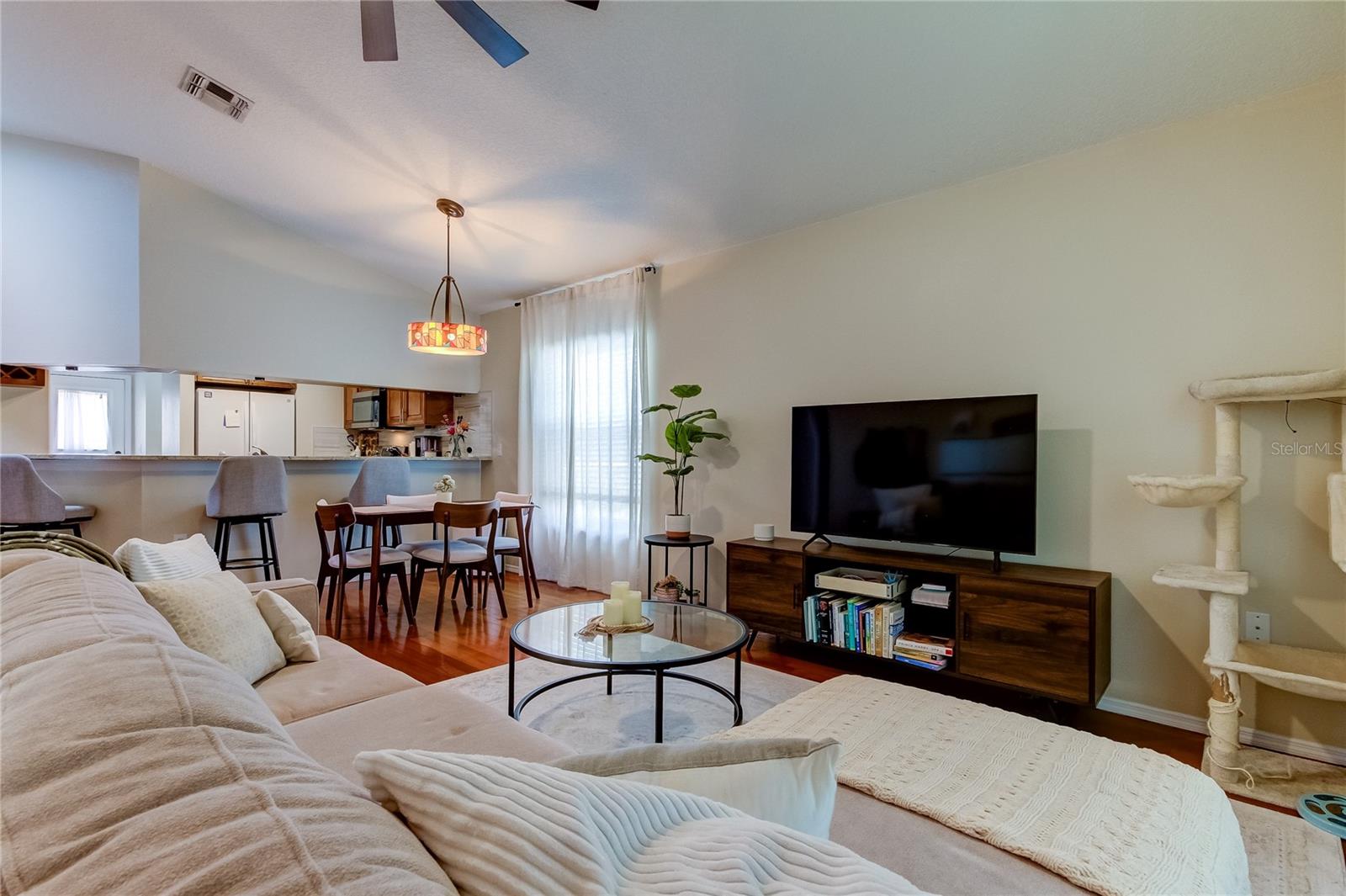 Image 2 of 17 For 7214 Desoto Street