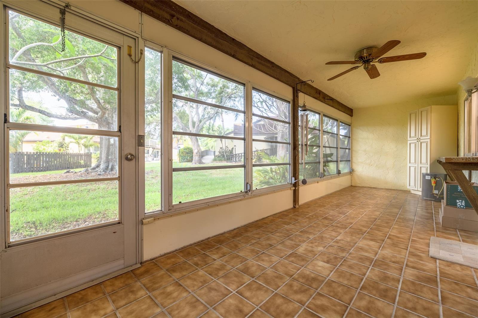 Image 11 of 34 For 2101 Sunset Point Road 1305