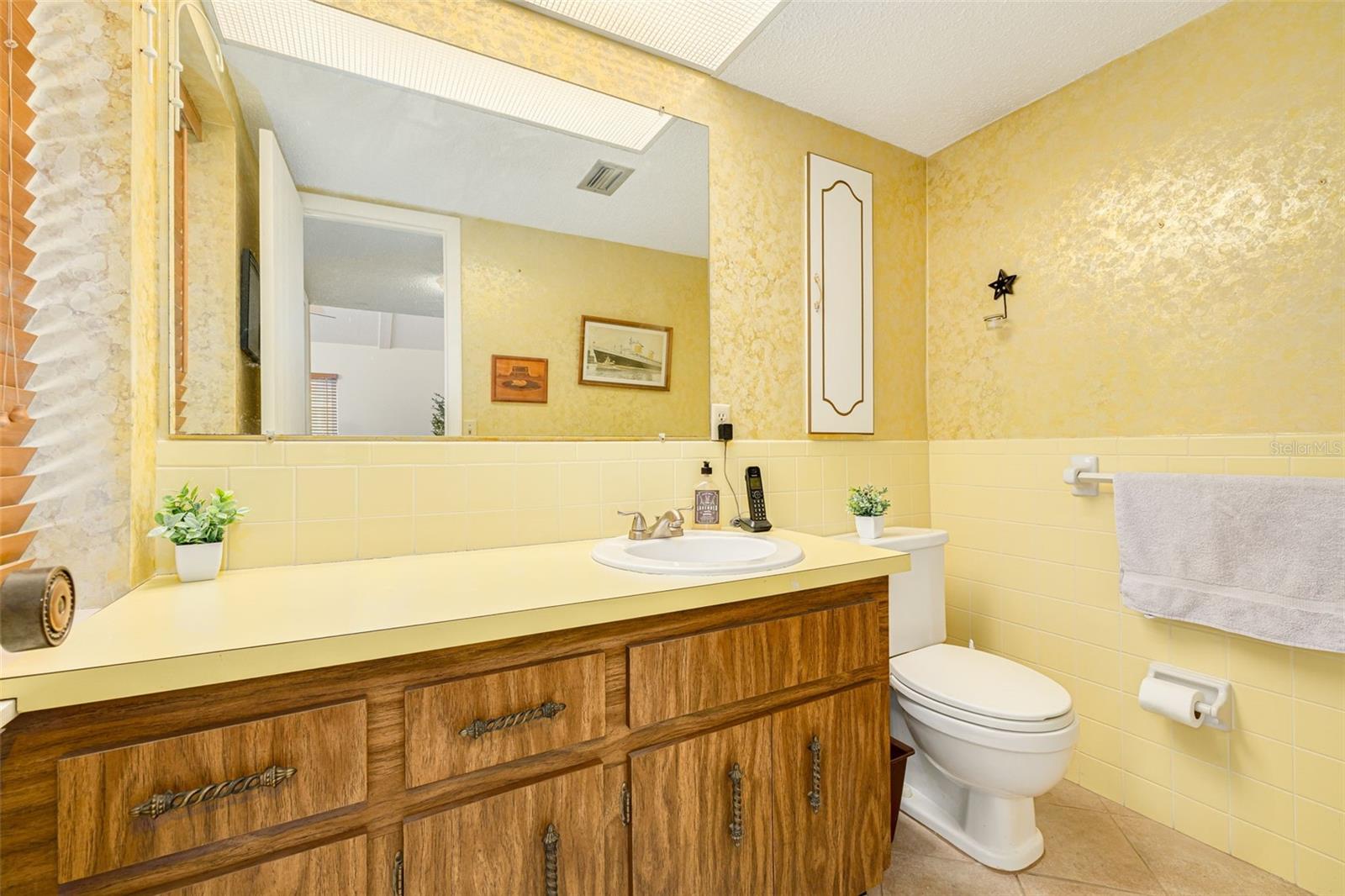 Image 16 of 34 For 2101 Sunset Point Road 1305