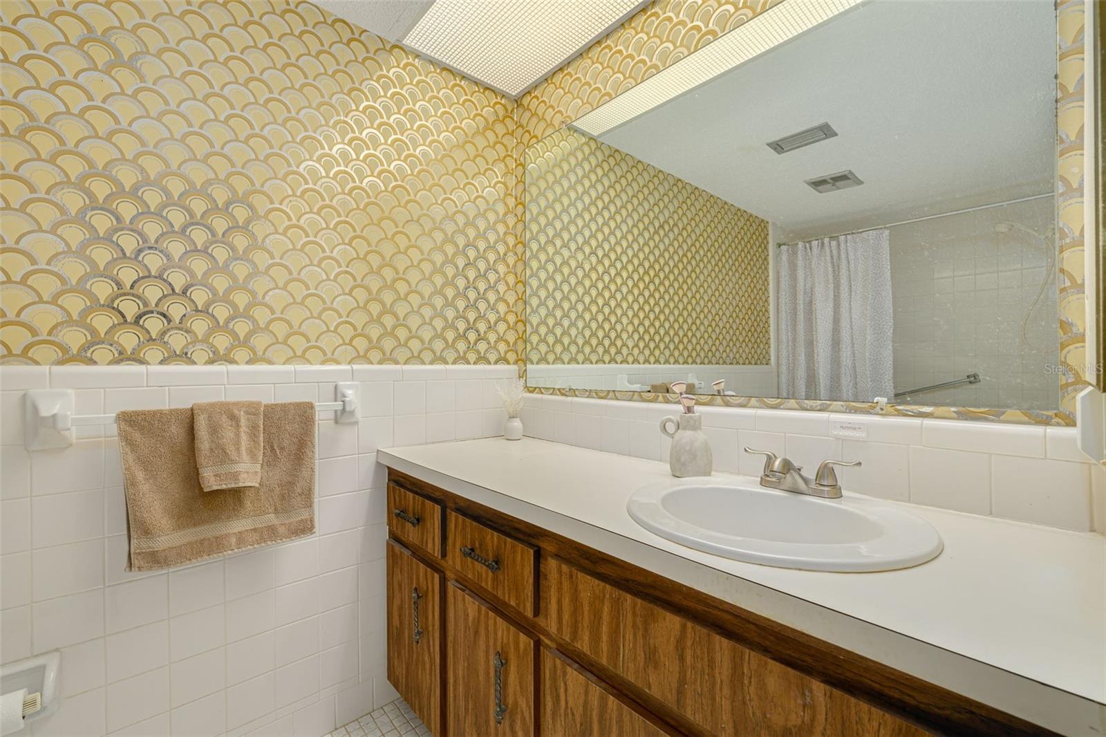 Image 20 of 34 For 2101 Sunset Point Road 1305