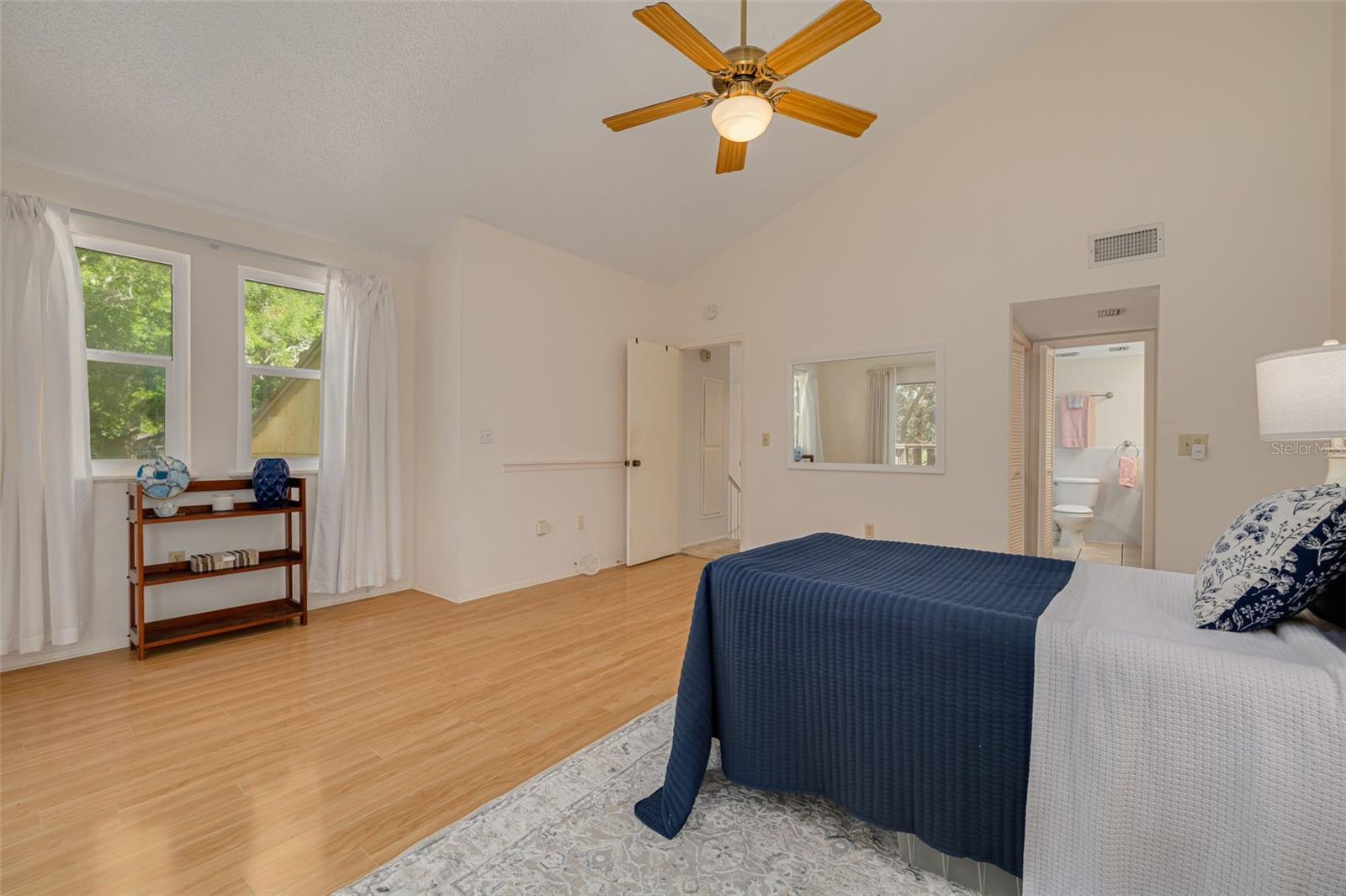 Image 23 of 34 For 2101 Sunset Point Road 1305