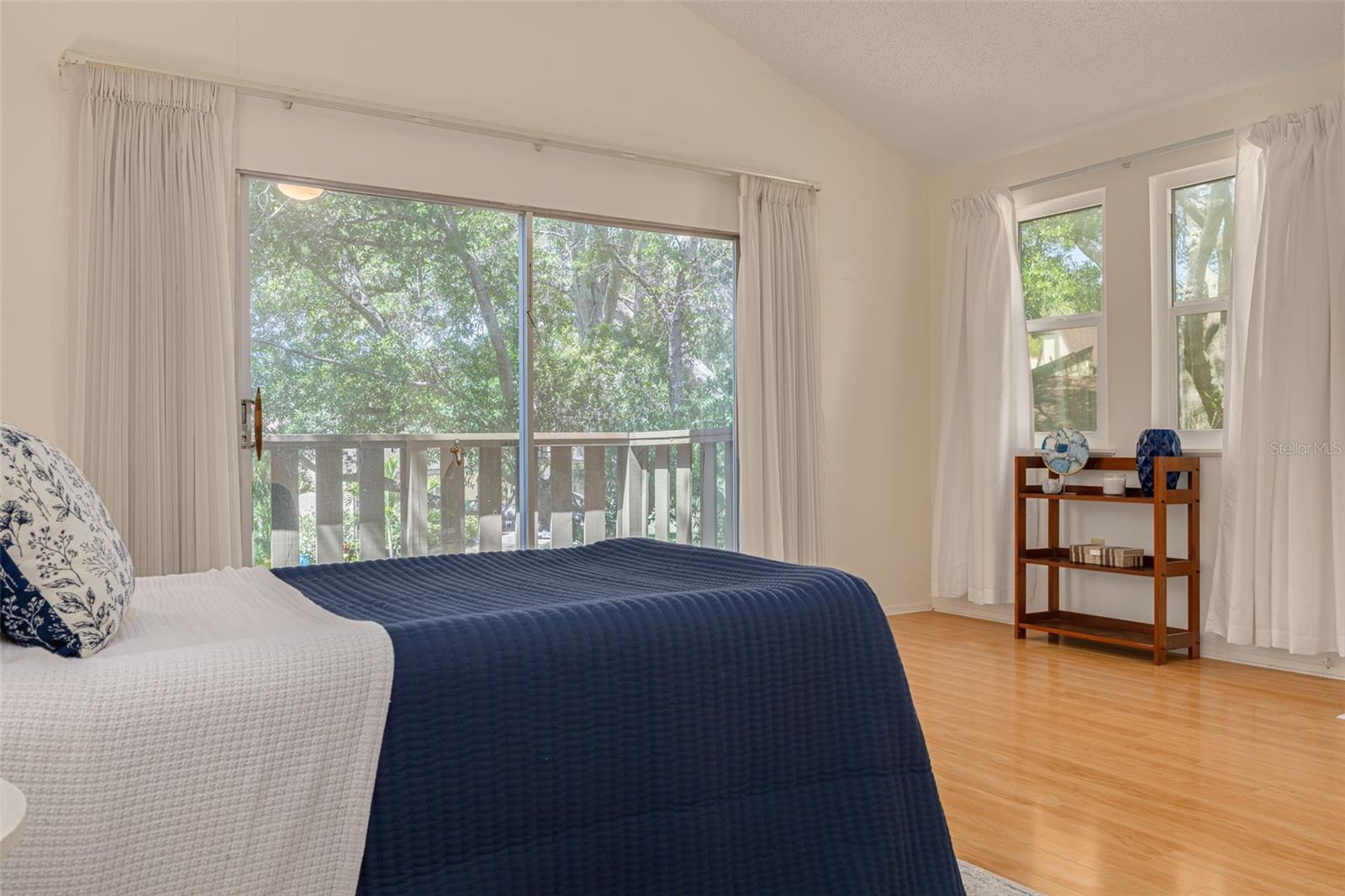 Image 24 of 34 For 2101 Sunset Point Road 1305