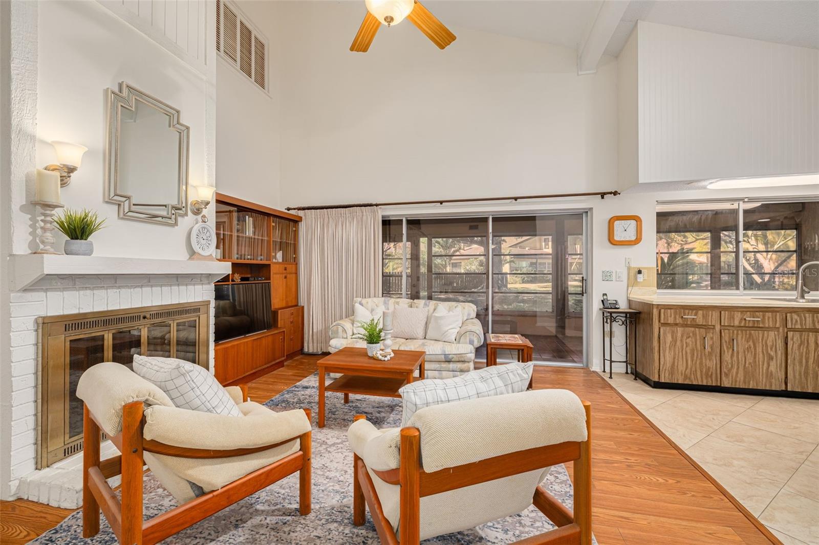 Image 3 of 34 For 2101 Sunset Point Road 1305