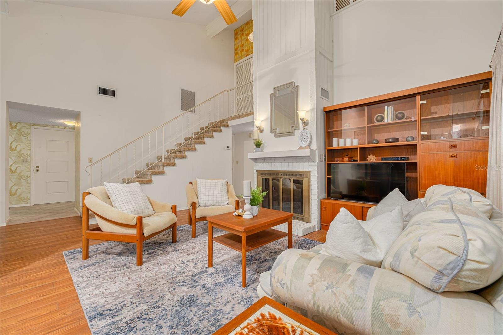 Image 4 of 34 For 2101 Sunset Point Road 1305