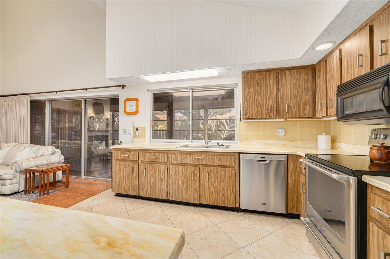 Image 9 of 34 For 2101 Sunset Point Road 1305