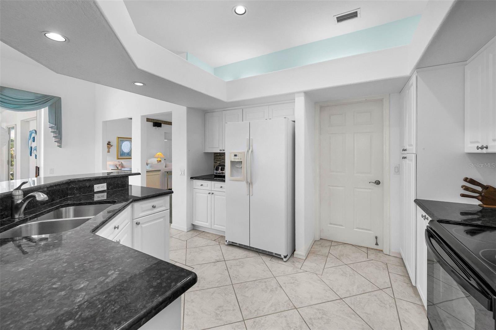 Image 17 of 56 For 3423 Foxhall Drive