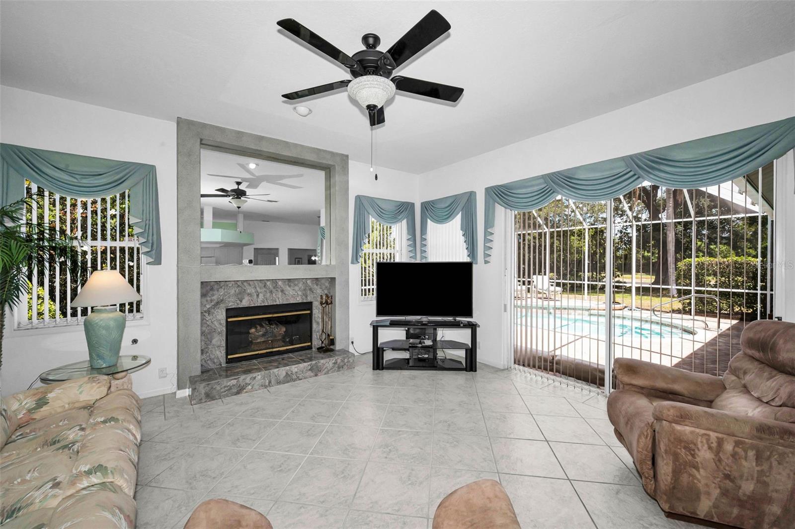 Image 23 of 56 For 3423 Foxhall Drive