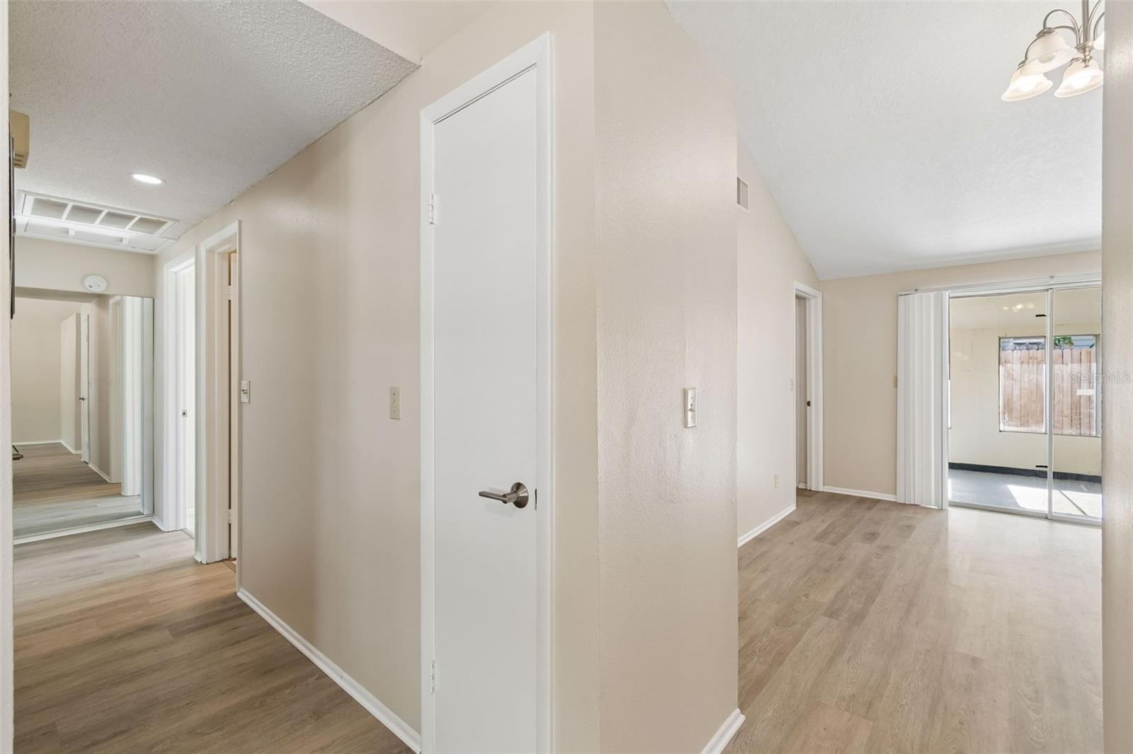 Image 12 of 27 For 8804 Briar Hollow Court