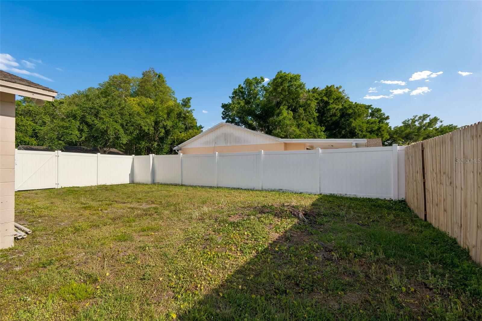 Image 23 of 27 For 8804 Briar Hollow Court